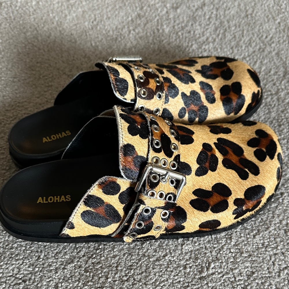 Alohas women’s size 40 (9-9.5) mules EUC